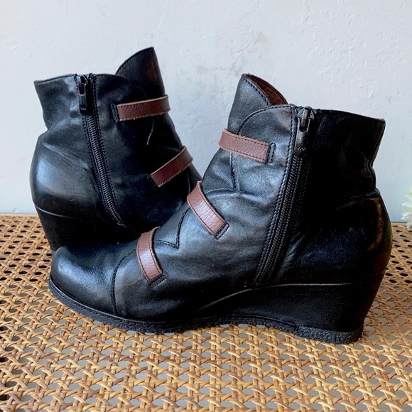 Eric Michael Lena Leather Ankle Booties - Picture 6 of 9